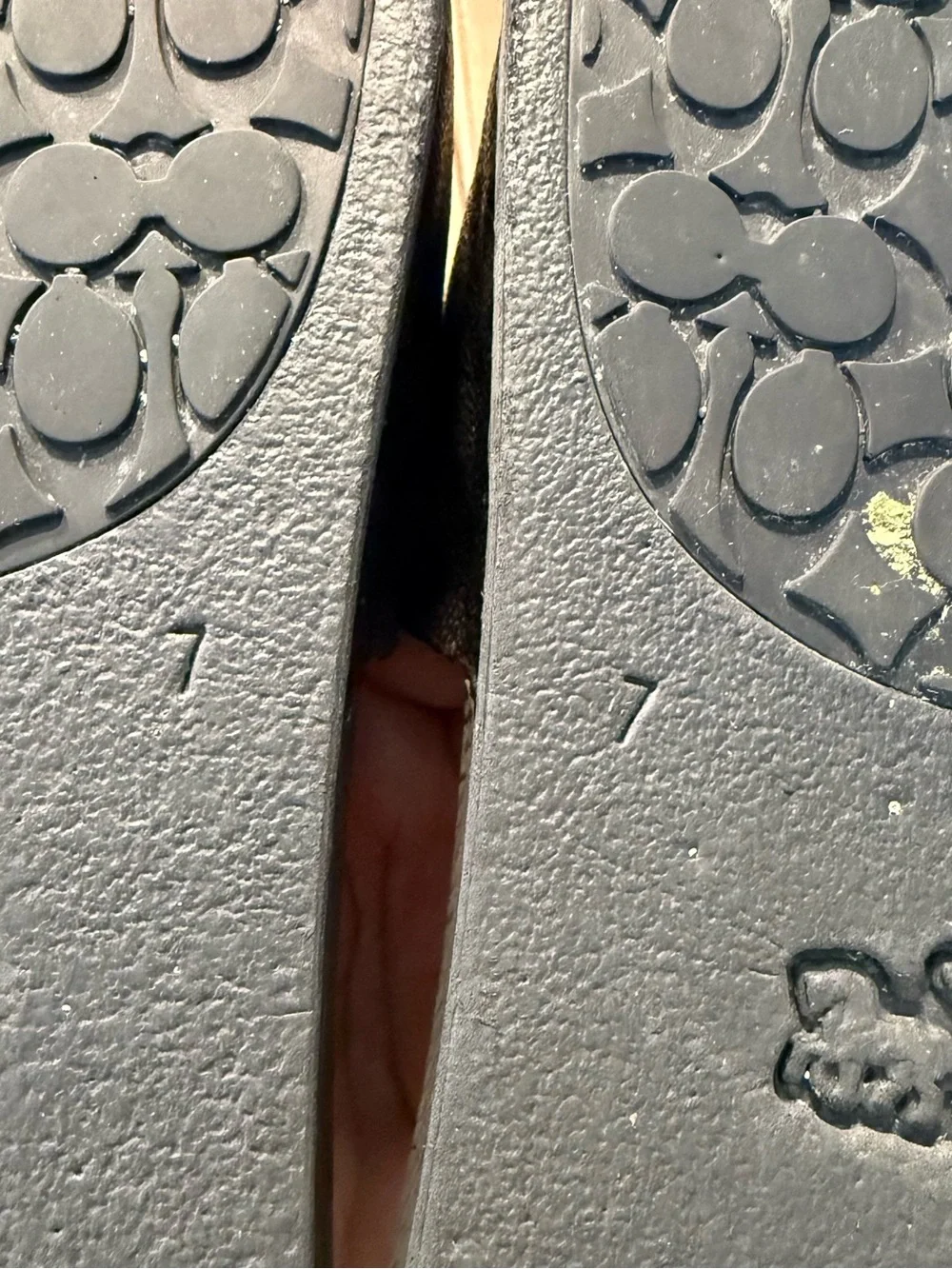 Coach Signature C Slides size 7